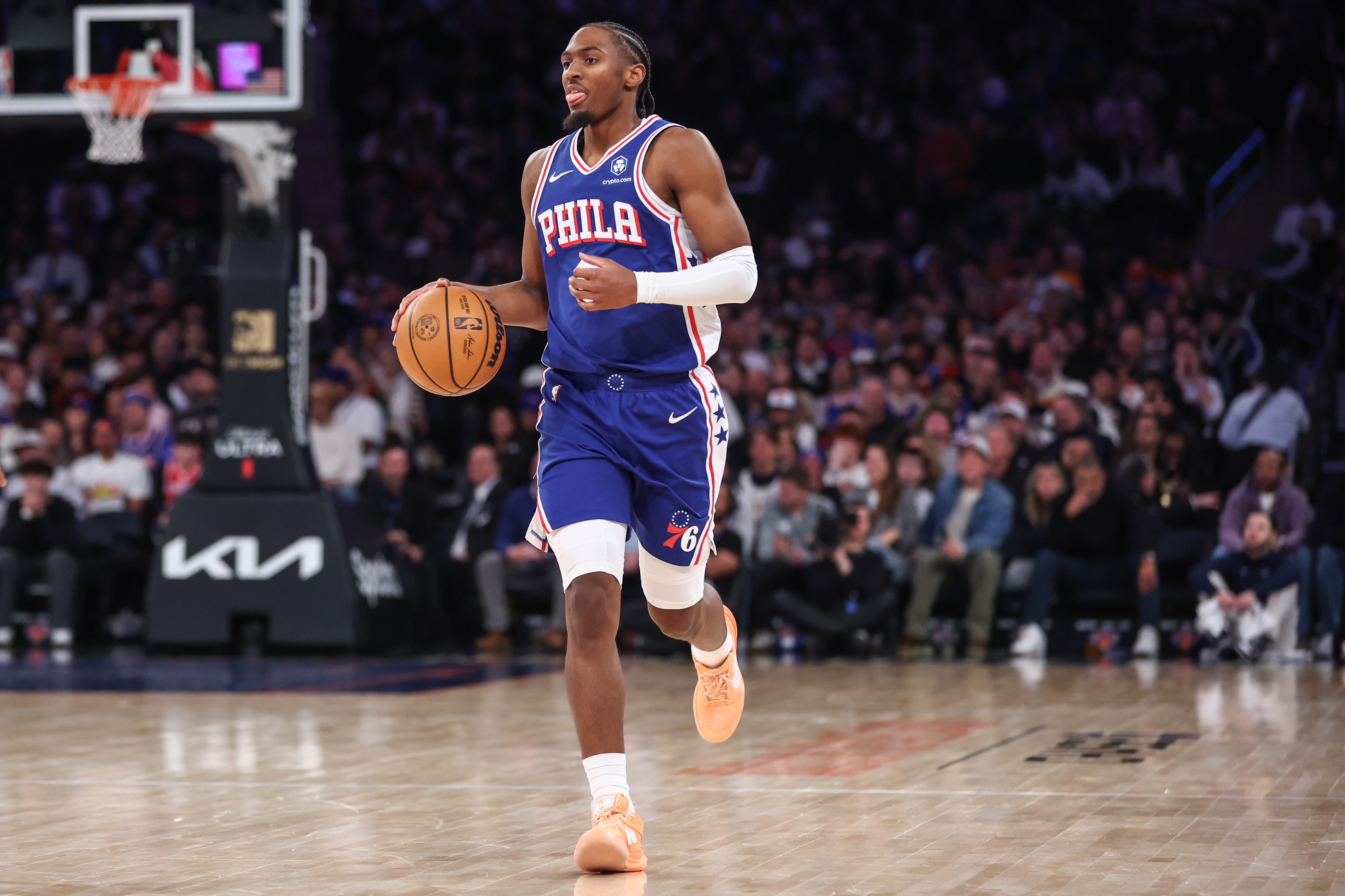 体育娱乐-后场核心！马克西15中9轻松拿下22分3板8助2断1帽