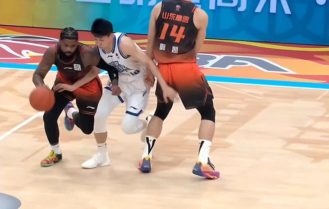 开云平台-8连胜+12连杀!山东三外援合砍72分,鲍威尔回暖成最大惊喜