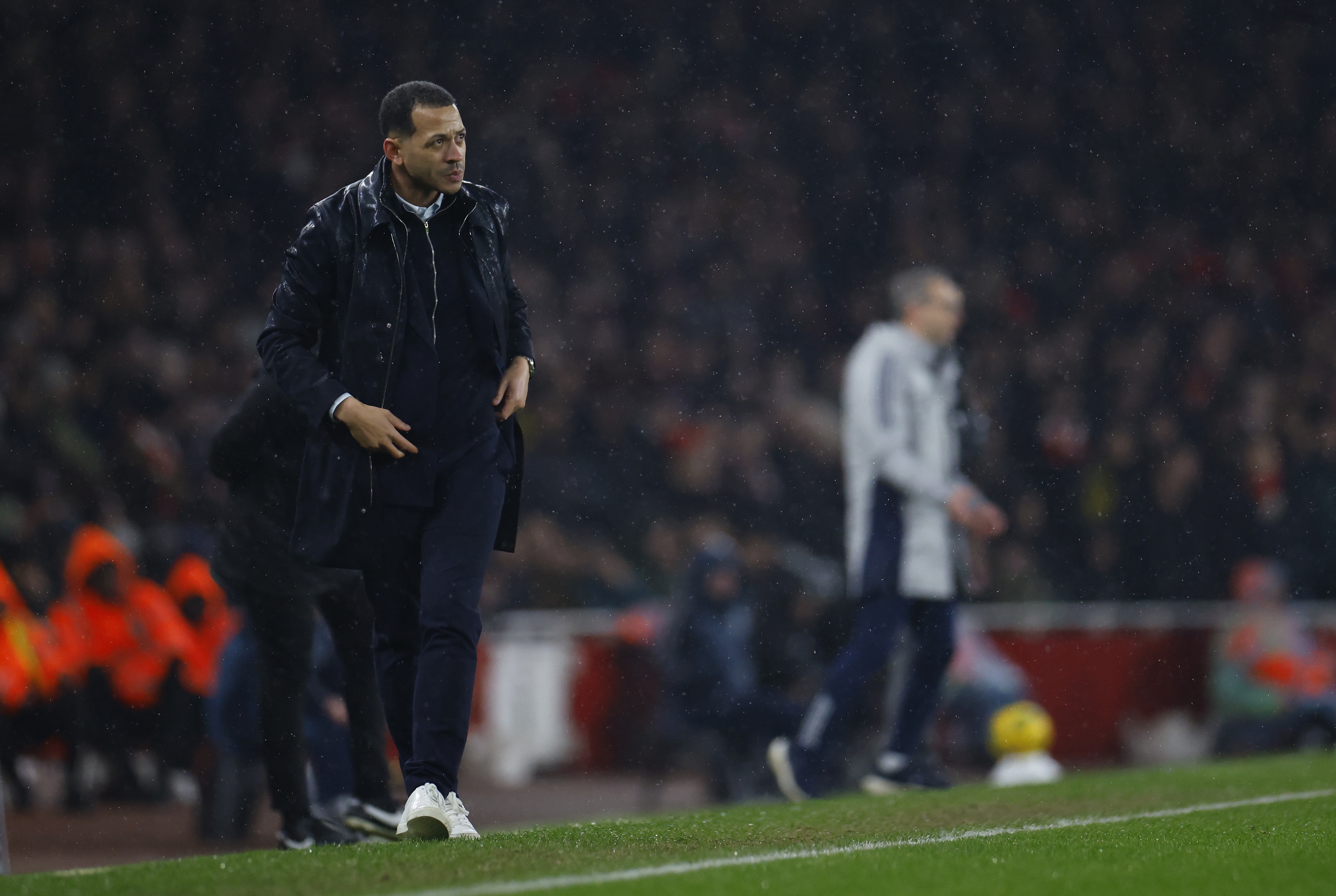 体育直播-电讯报：切尔西打击球员非必要吃牌行为，尤其希望杜绝抗议行为